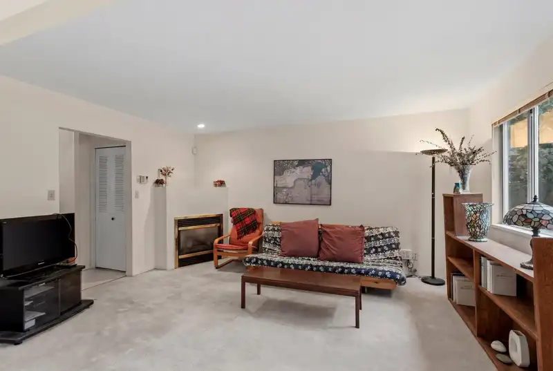 1678 E 13TH AVENUE - photo 3 of 30