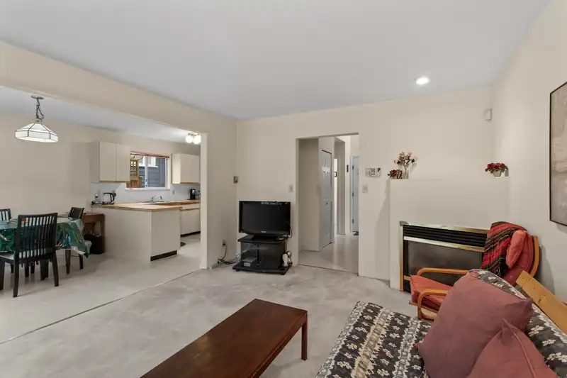 1678 E 13TH AVENUE - photo 4 of 30