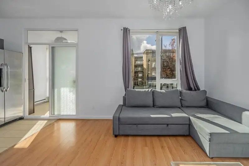 212 2239 KINGSWAY - photo 4 of 21