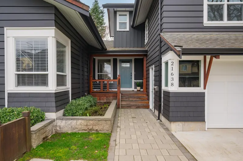 21638 46 AVENUE - photo 4 of 25