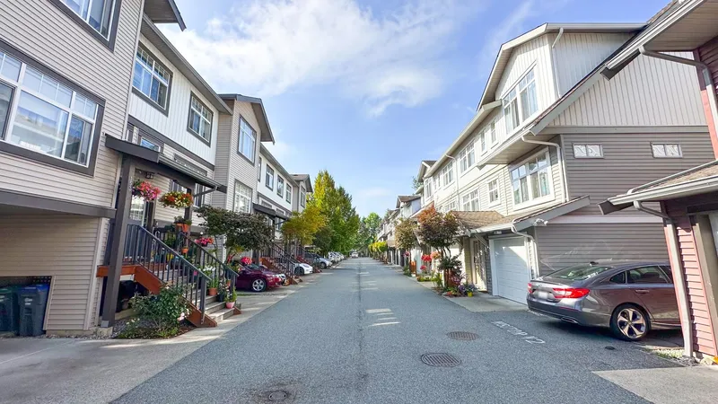 152 16177 83 AVENUE - photo 3 of 25