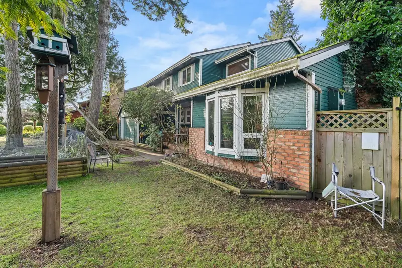 1761 140A STREET - photo 4 of 25