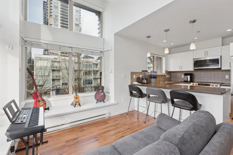 301 5000 IMPERIAL STREET - photo 4 of 25