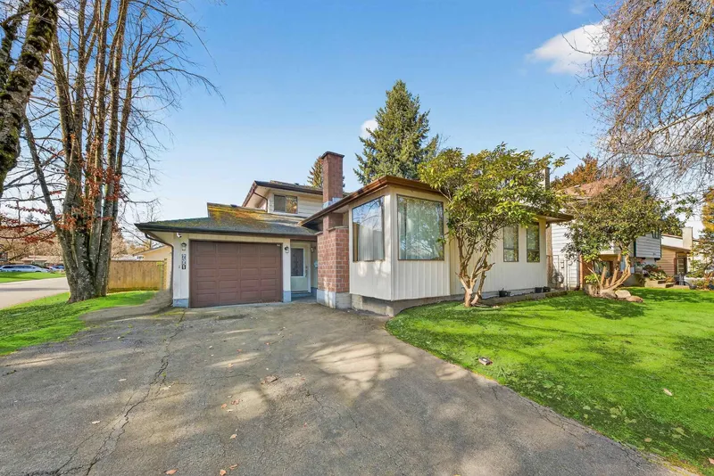 7351 141A STREET - photo 2 of 25