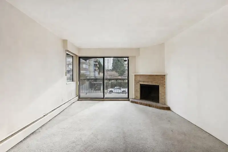 205 707 HAMILTON STREET - photo 2 of 37