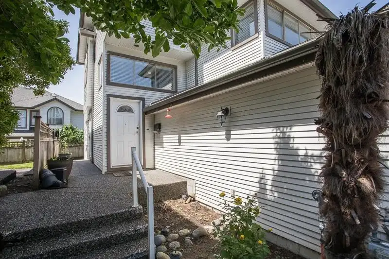 15 19160 119 AVENUE - photo 1 of 31