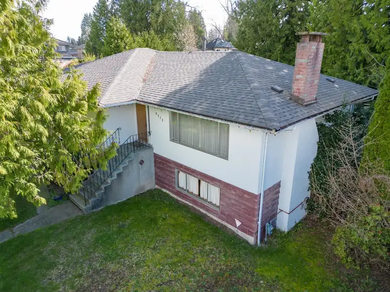 8272 15TH AVENUE - photo 2 of 19