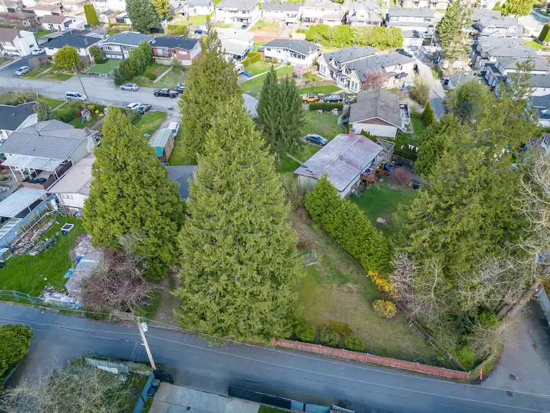 8272 15TH AVENUE - photo 4 of 19