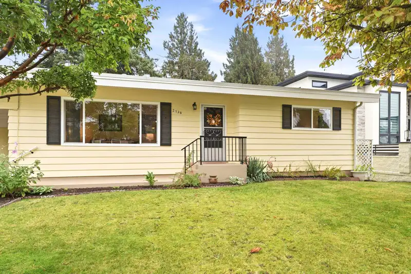 2136 SHERWOOD CRESCENT - photo 3 of 33