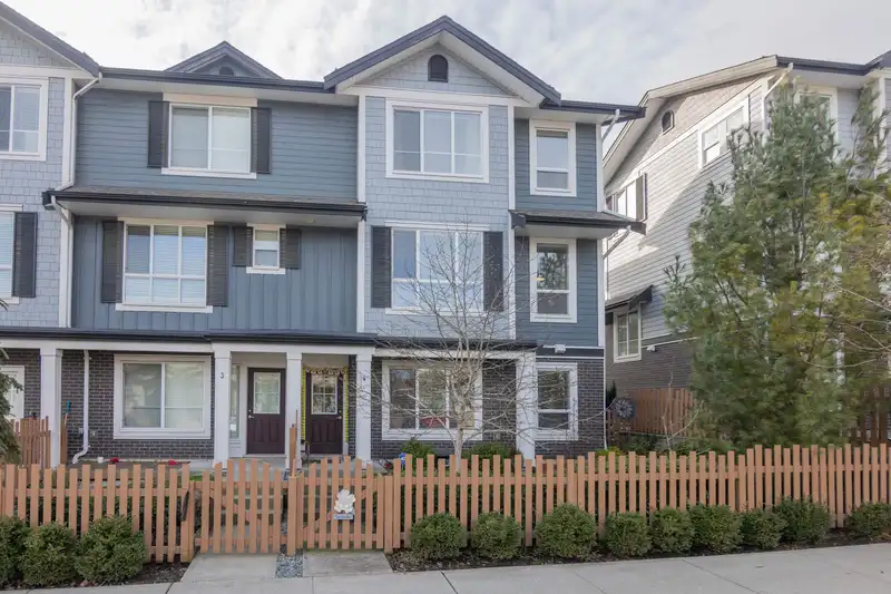 4 7157 210 STREET - photo 2 of 40