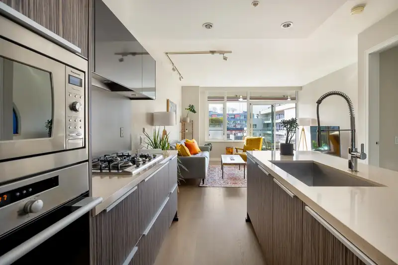 612 1661 ONTARIO STREET - photo 3 of 36