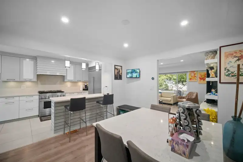6978 MCKINNON STREET - photo 4 of 27