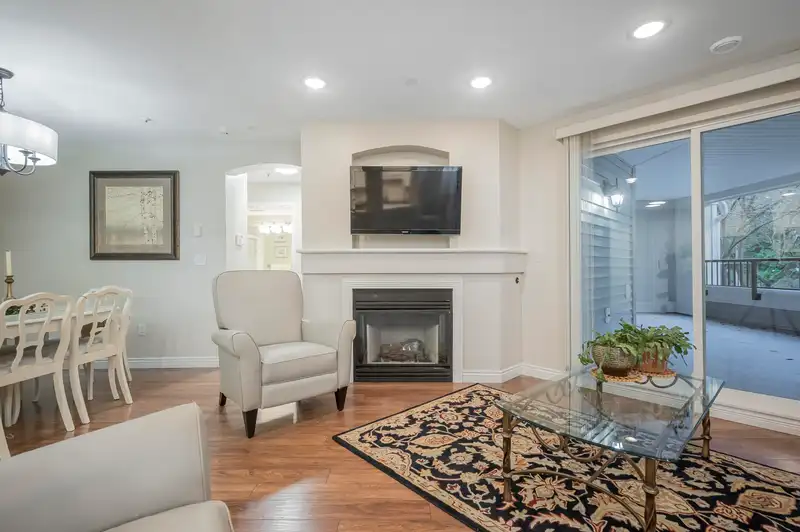 109 20976 56 AVENUE - photo 3 of 30