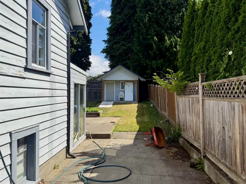 609 FOURTH STREET - photo 4 of 6