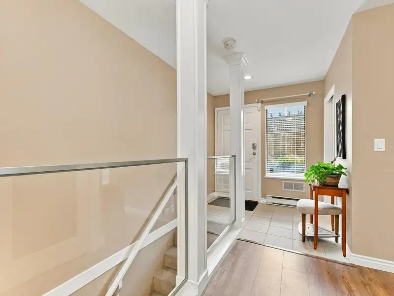 22 2133 ST. GEORGES AVENUE - photo 3 of 30