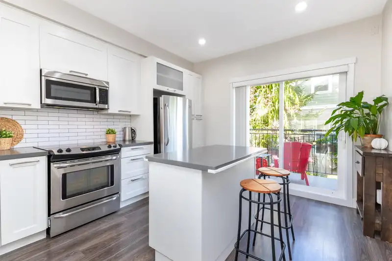 6 20966 77A AVENUE - photo 3 of 32