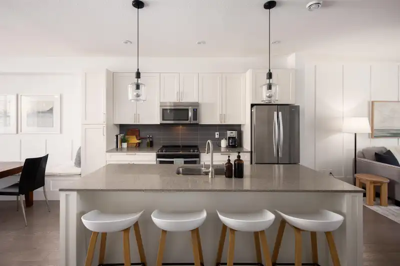 11 2139 PRAIRIE AVENUE - photo 1 of 32