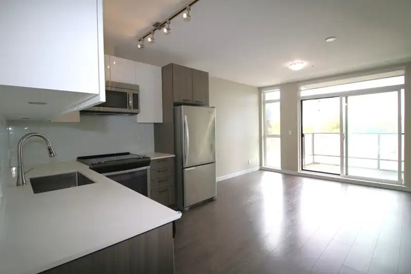 306 6555 VICTORIA DRIVE - photo 1 of 17