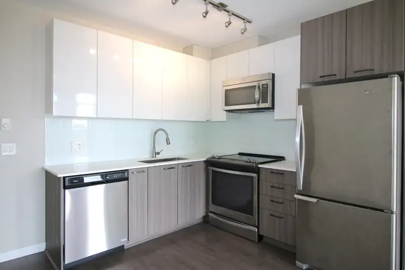 306 6555 VICTORIA DRIVE - photo 2 of 17