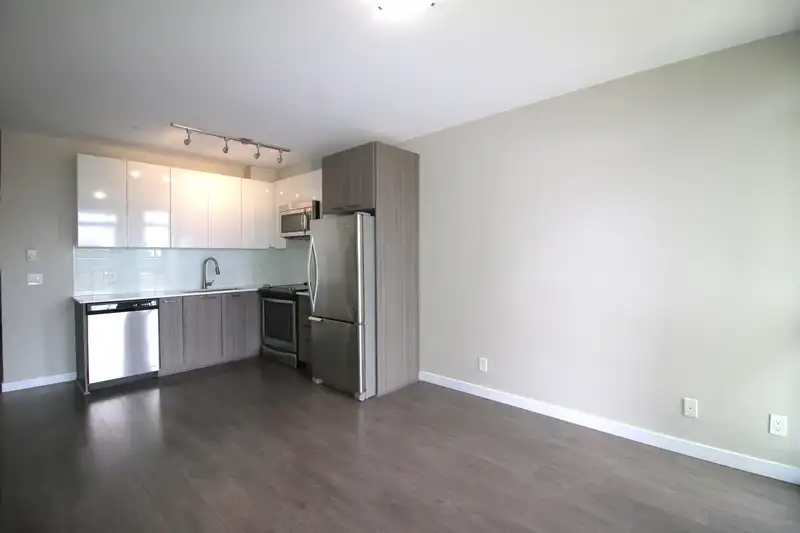 306 6555 VICTORIA DRIVE - photo 3 of 17
