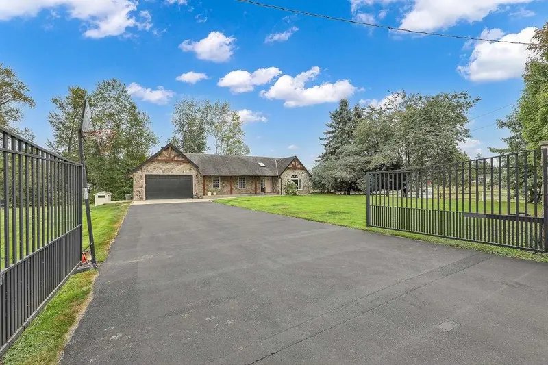 6650 258 STREET - photo 1 of 25