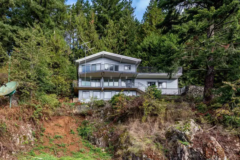 47005 YALE ROAD - photo 1 of 40