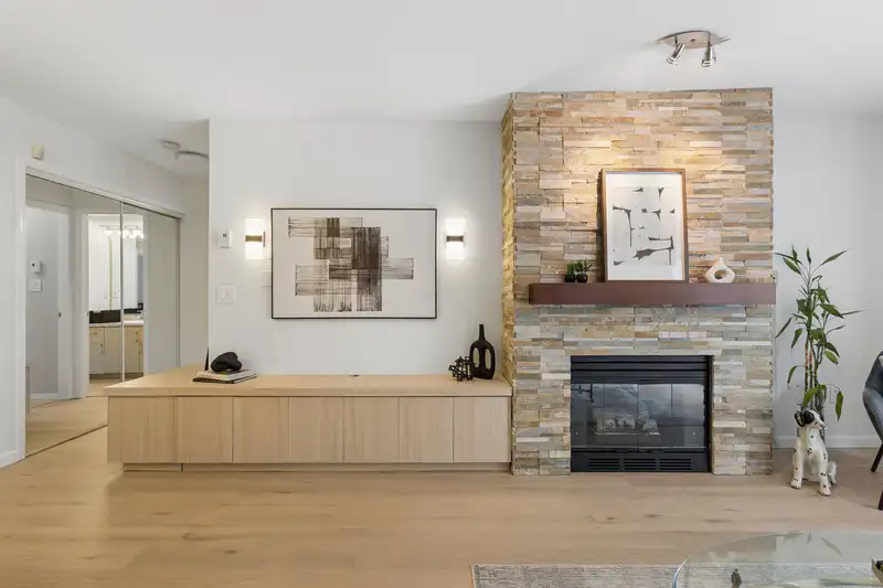 305 980 W 21ST AVENUE - photo 3 of 31