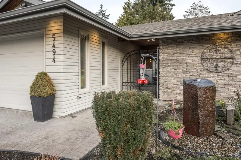 5494 CANDLEWYCK WYND - photo 2 of 22