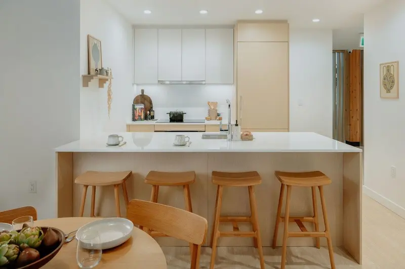 2004 3633 WILLINGDON AVENUE - photo 1 of 14