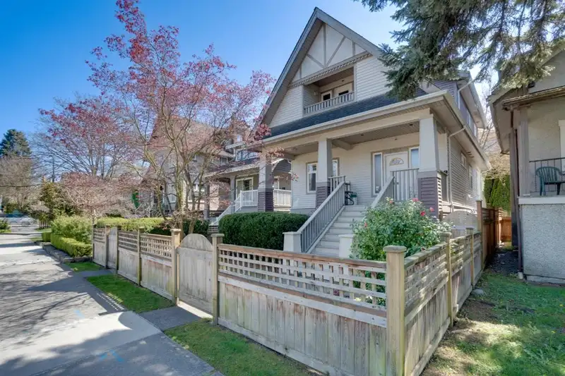 2818 W 3RD AVENUE - photo 1 of 32