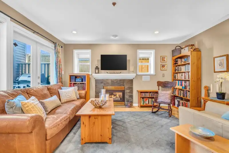 2818 W 3RD AVENUE - photo 2 of 32