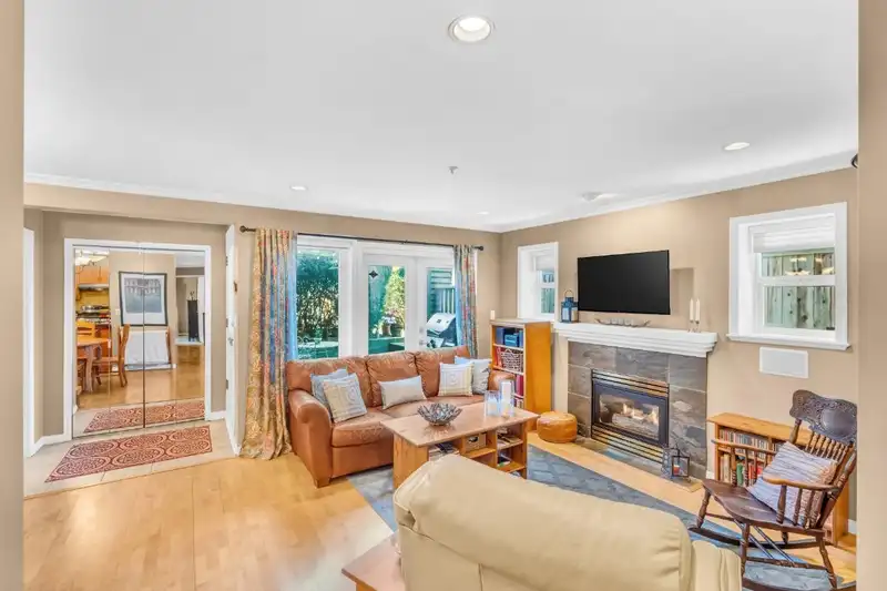 2818 W 3RD AVENUE - photo 3 of 32