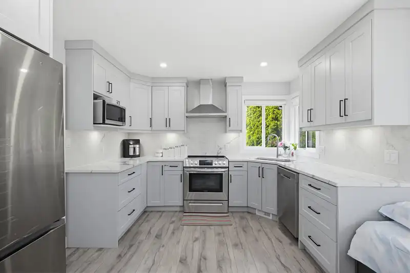 5648 VILLA ROSA PLACE - photo 4 of 36