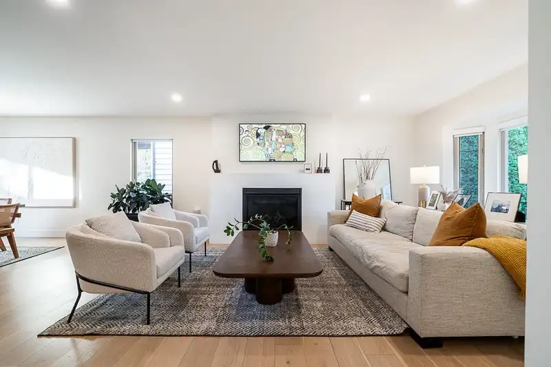 839 164 STREET - photo 4 of 40