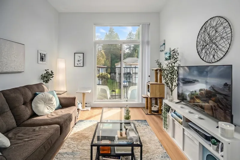 213 708 EDGAR AVENUE - photo 1 of 25