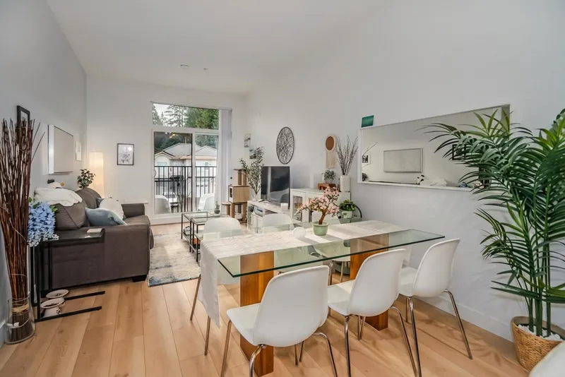 213 708 EDGAR AVENUE - photo 2 of 25