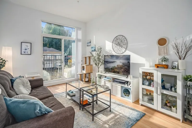 213 708 EDGAR AVENUE - photo 3 of 25