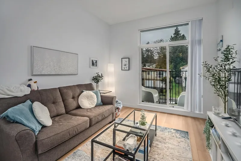 213 708 EDGAR AVENUE - photo 4 of 25