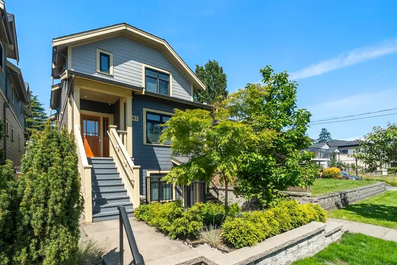 907 WALLS AVENUE - photo 1 of 40