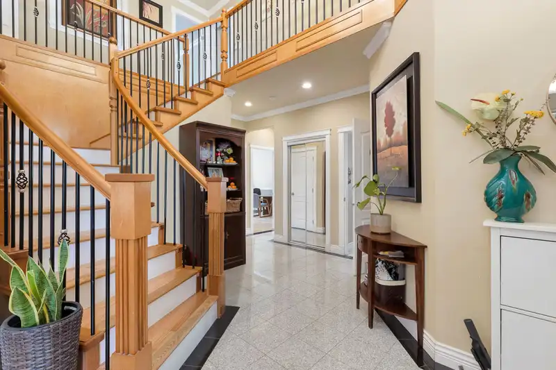 16488 104A AVENUE - photo 4 of 34