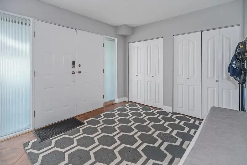 11420 SEABROOK CRESCENT - photo 3 of 33