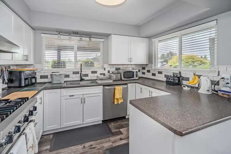 11420 SEABROOK CRESCENT - photo 4 of 33