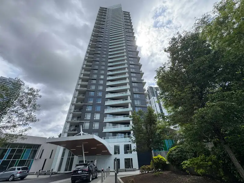 2604 9887 WHALLEY BOULEVARD - photo 2 of 13