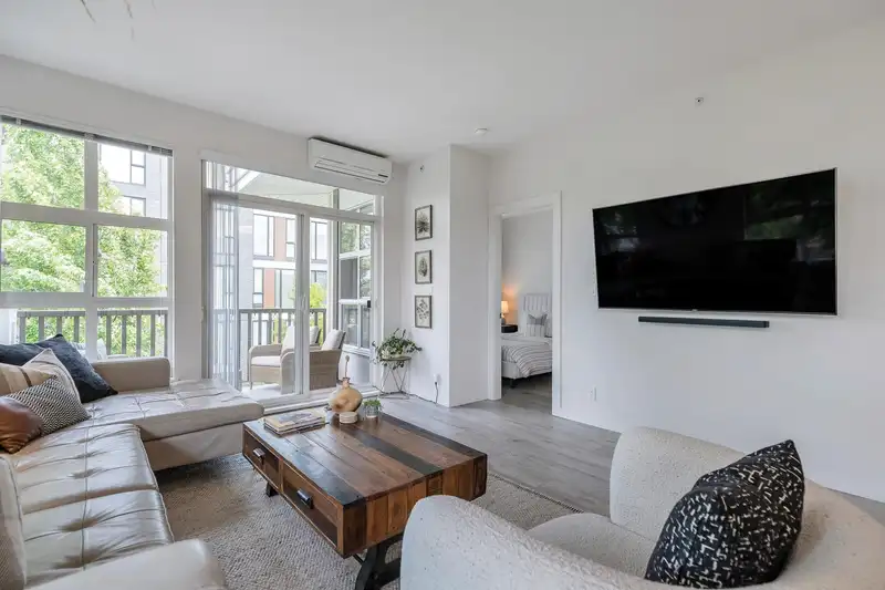 415 15168 19 AVENUE - photo 1 of 36