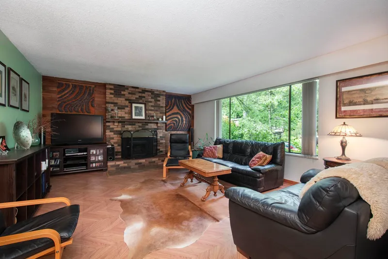 3875 REGENT AVENUE - photo 2 of 25