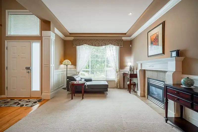 16766 108A AVENUE - photo 4 of 36