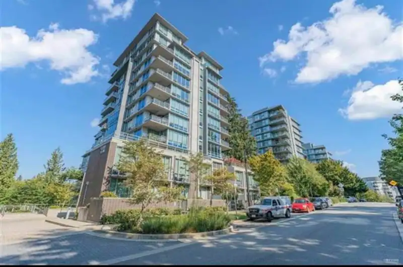 302 9080 UNIVERSITY CRESCENT - photo 1 of 19
