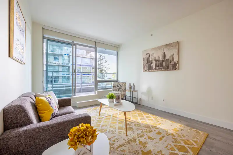 302 9080 UNIVERSITY CRESCENT - photo 2 of 19