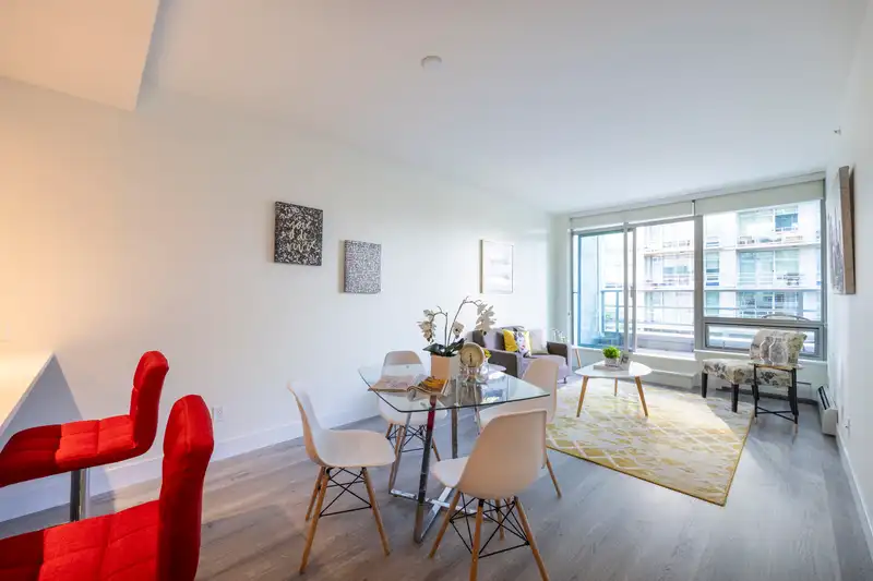 302 9080 UNIVERSITY CRESCENT - photo 4 of 19