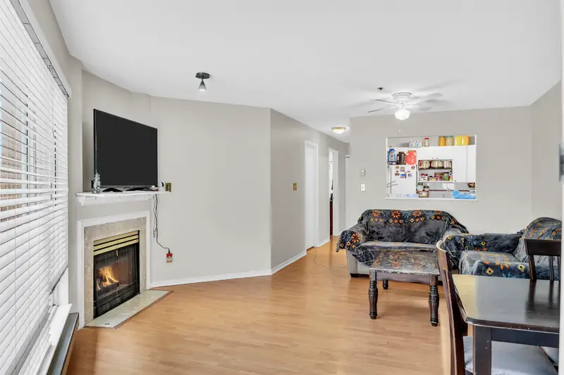 212 6939 GILLEY AVENUE - photo 3 of 13